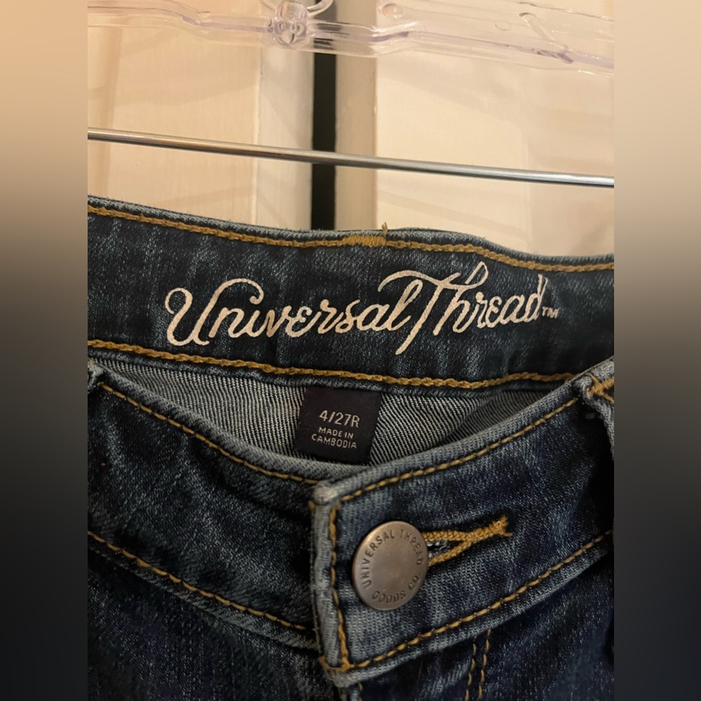 EUC Universal Thread Denim Jeans - Picture 3 of 5